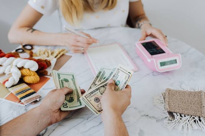 Counting cash: behavioural spending habits